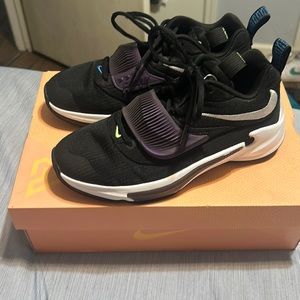 Never worn basketball shoes they are youth shoes but fit like a 7.5 in woman’s